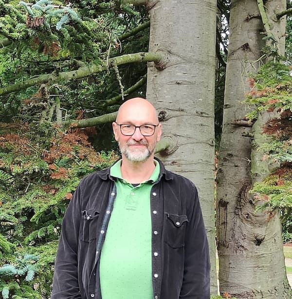 Joost dans la forêt près de Maria-Aalter